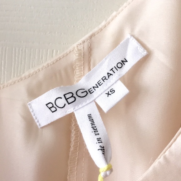 Seriously flirty: *NEW* BCBG draped top - Picture 3 of 5